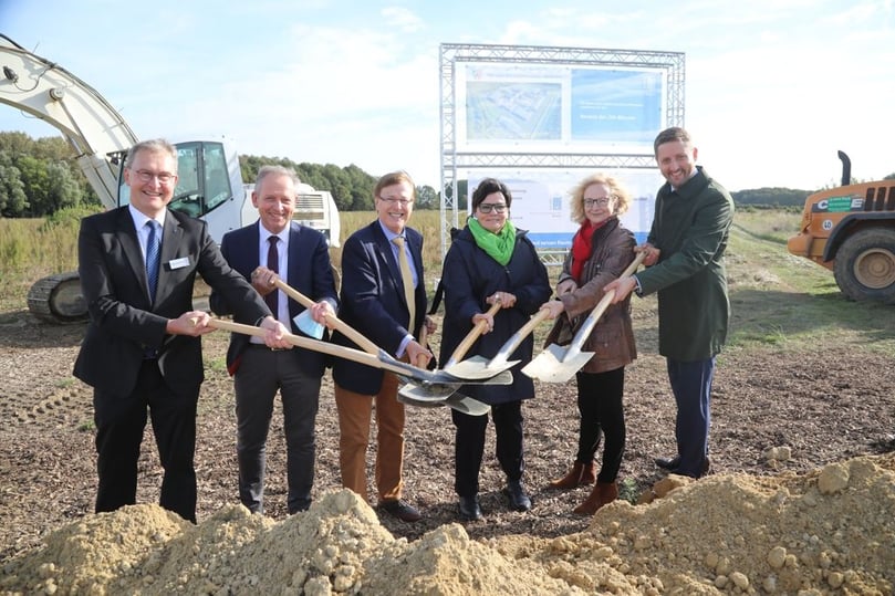 Erster Spatenstich für die neue JVA bei Wolbeck. V.l.: WLB-Architekt Markus Vieth, JVA-Leiter Carsten Heim, Justizminister Peter Biesenbach, WLB-Geschäftsführerin Gabriele Willems, Bürgermeisterin Maria Winkel, Stadtbaurat Robin Denstorff