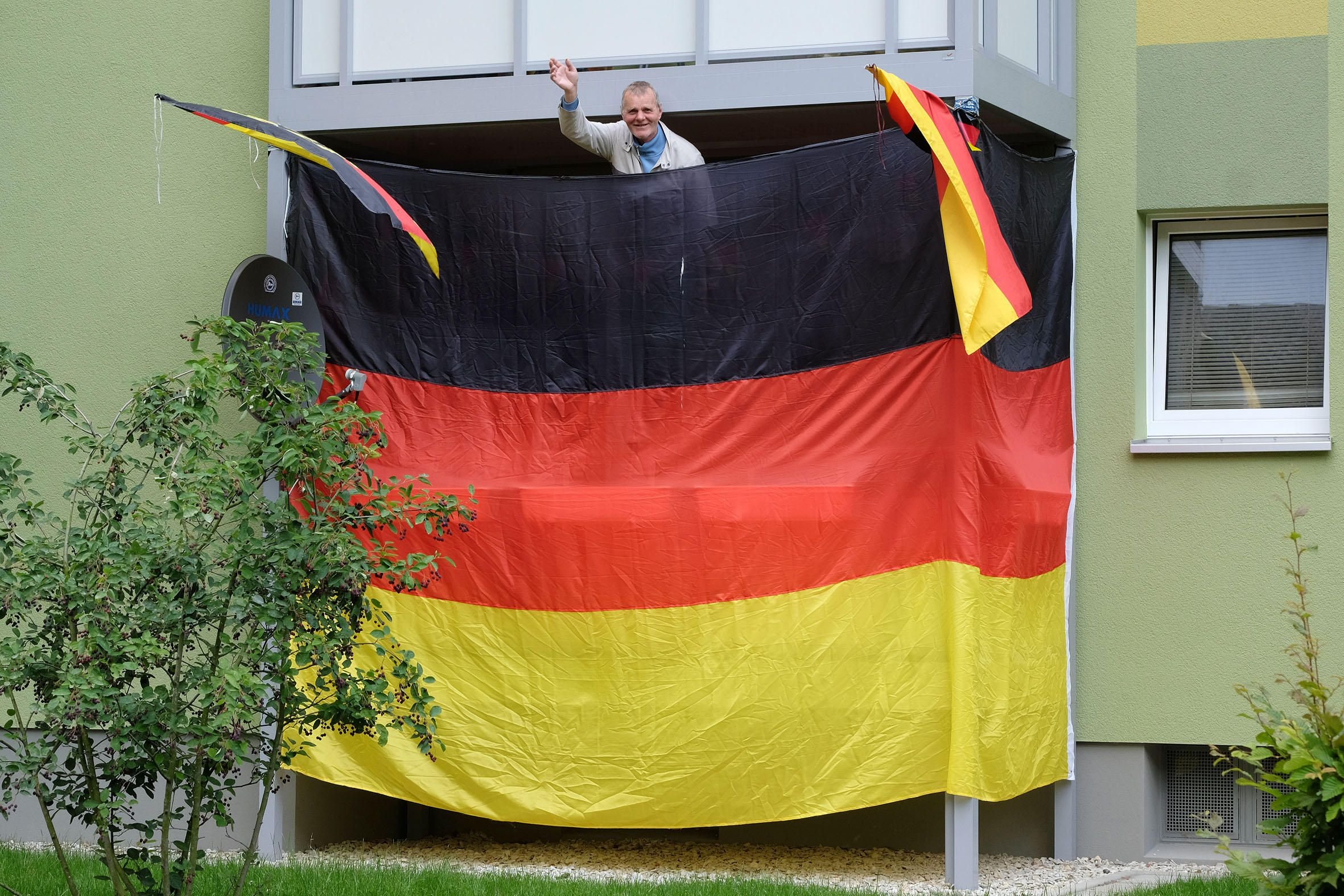 Tischflagge Kreis Herford - 10x15 Cm Fahne Mit Schwarzem Sockel