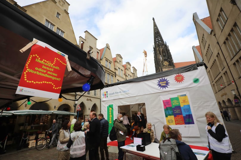 Wie sieht Münsters Innenstadt der Zukunft aus? Um zu dieser Frage gemeinsam mit Bürgern und auch Gästen der City ins Gespräch zu kommen, veranstaltete die Stadt Münster am Samstag unter dem Motto „Stadt.Raum.Leben – Münsters Mitte machen“ einen ersten Dialogtag.