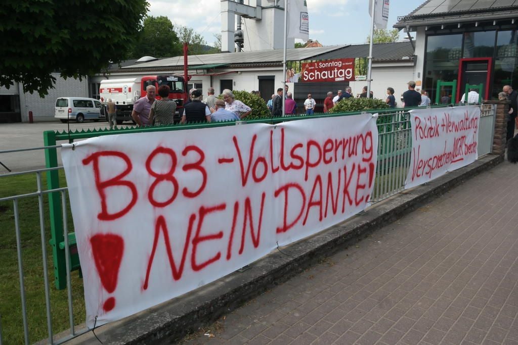 B83-Sperrung: Bürger Demonstrieren