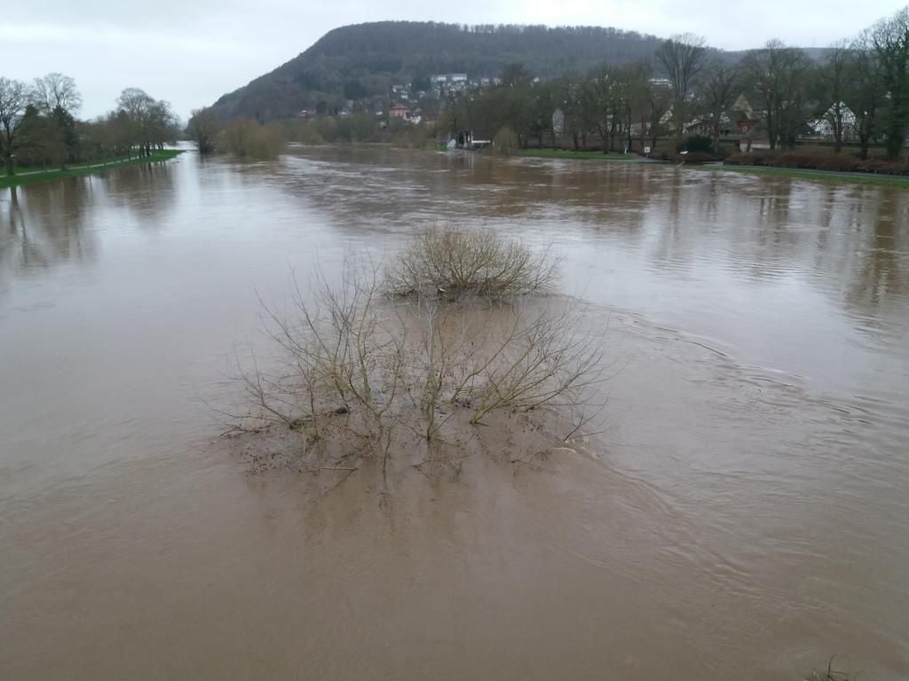 Weser-Hochwasser Sinkt Nur Langsam