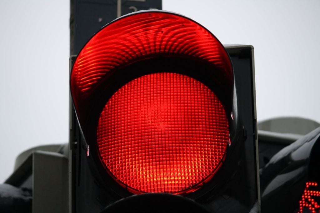 Über Rot gefahren und Zehnjährigen verletzt