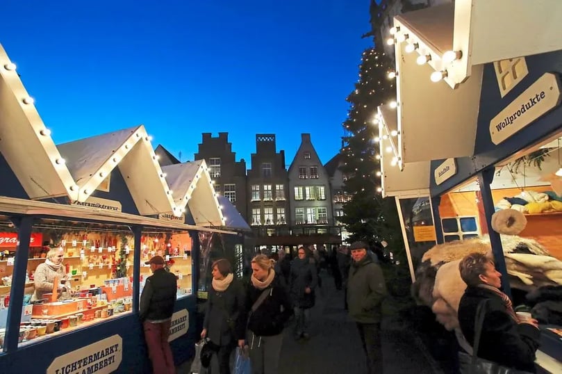 2G-Regel: Auf allen sechs Münsteraner Weihnachtsmarkten, die am 22. November starten, müssen die Besucherinnen und Besucher nachweisen können, gimpft oder genesen zu sein. Ausnahmen gelten nur für Personen, die gemäß der Ständigen Impfkommission nicht geimpft werden können (z.B. Schwangere im ersten Schwangerschaftsdrittel) - diese benötigen allerdings einen aktuellen, maximal 24 Stunden alten Negativtest.