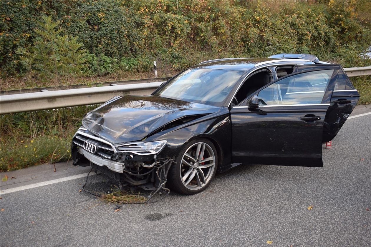 Unfall Auf Der B239: War Es Ein Autorennen?