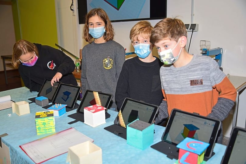Die Technik-Klasse hat Werkstücke entworfen und nachgebaut.