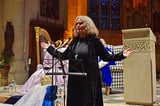 Die professionelle Märchenerzählerin Kelley Kucaba fasizinierte das Publikum mit den „Bremer Stadtmusikanten“.