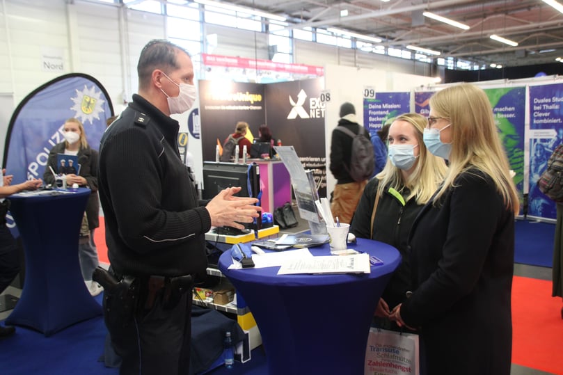 Bei der 14. Auflage der Jobmesse in der Halle Münsterland sind mehr als 80 Arbeitgeber aus den verschiedensten Branchen vertreten.