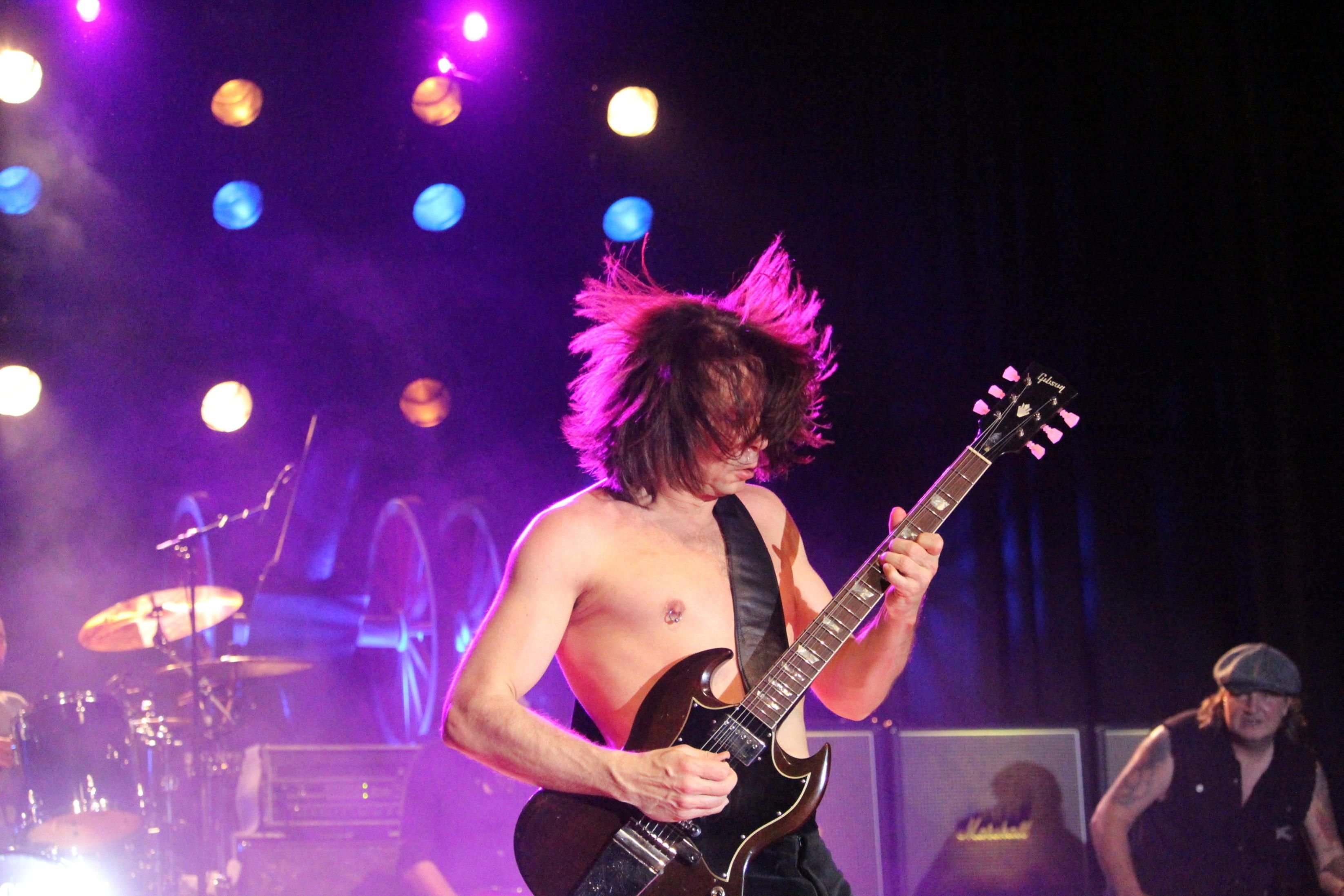 AC/DC-Coverband Barock rockt in Beverungen