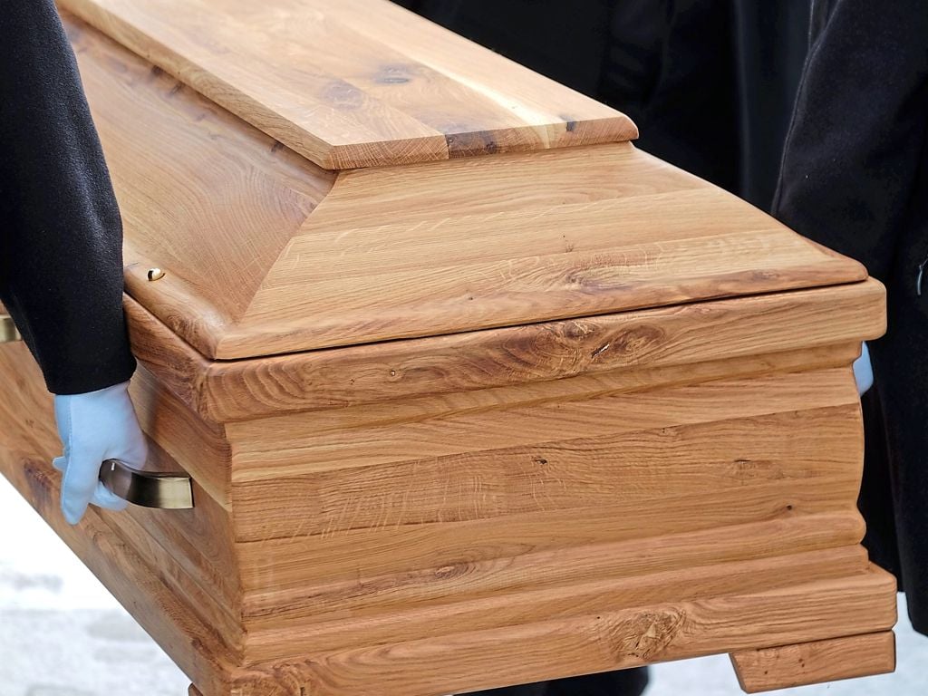 Wer will Sargträger werden?