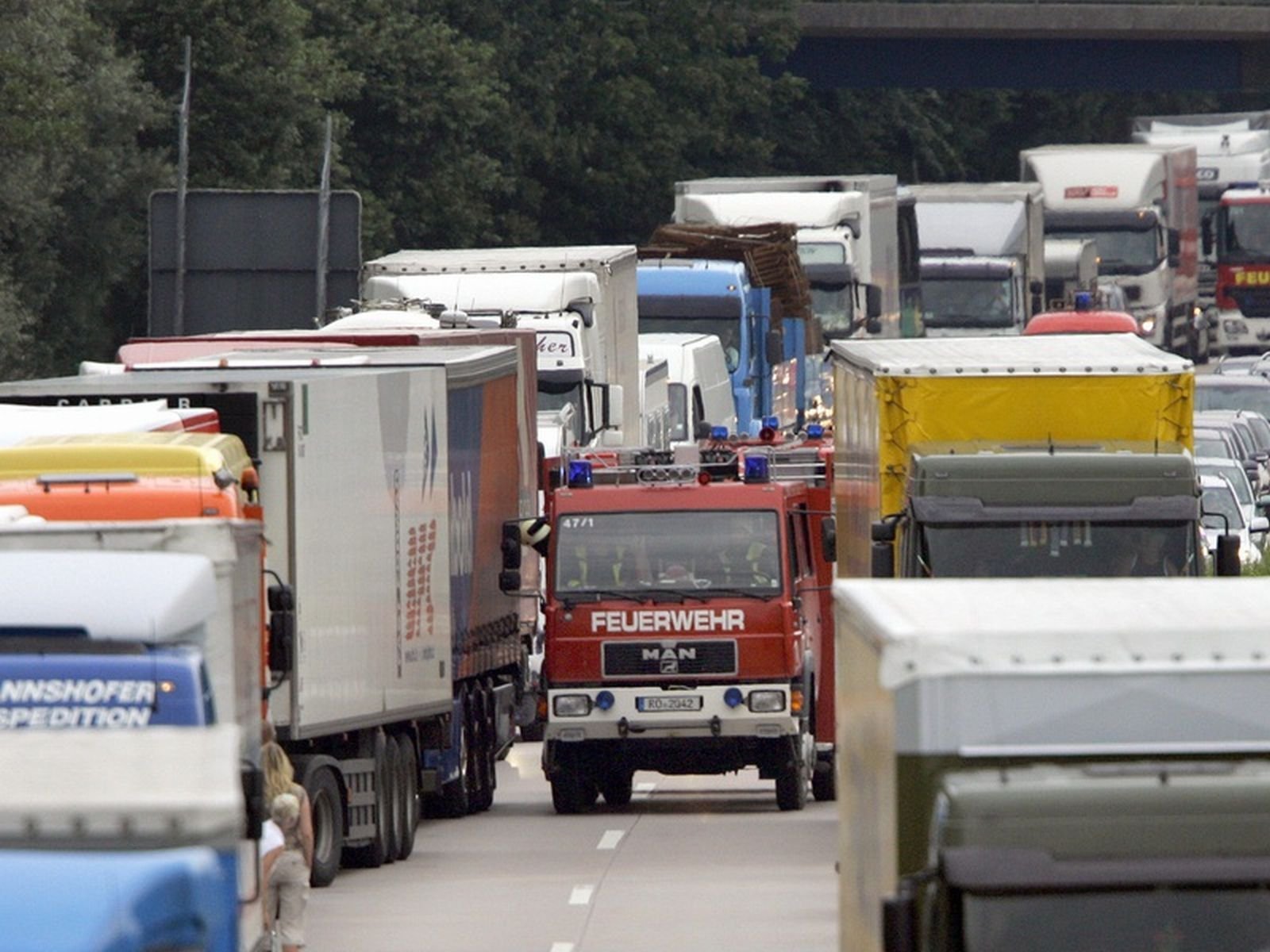 Münster/A1: Vollsperrung – Lkw Durchbricht Leitplanke