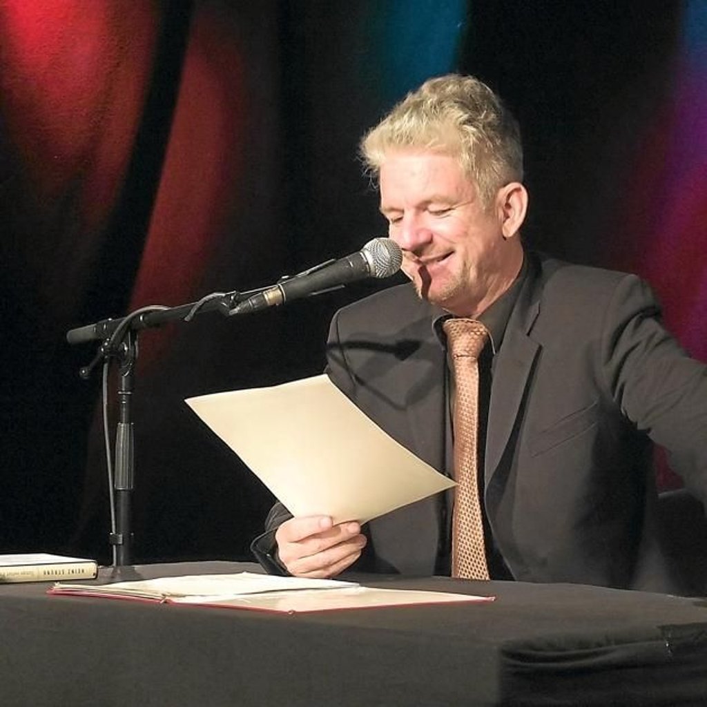 Lesung mit Heinz Strunk im voll besetzten Gleis 22
