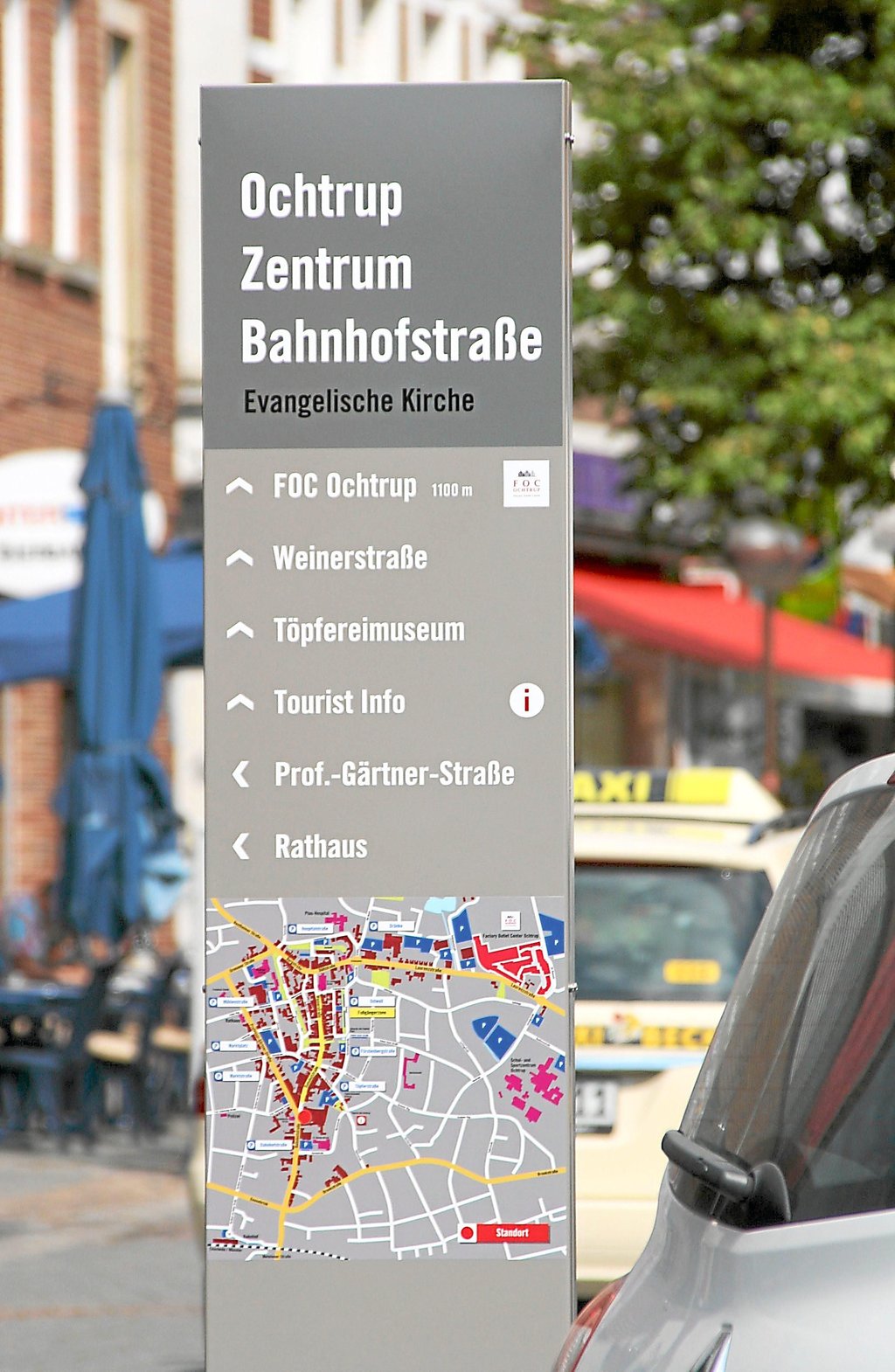 15 Stelen weisen den Weg