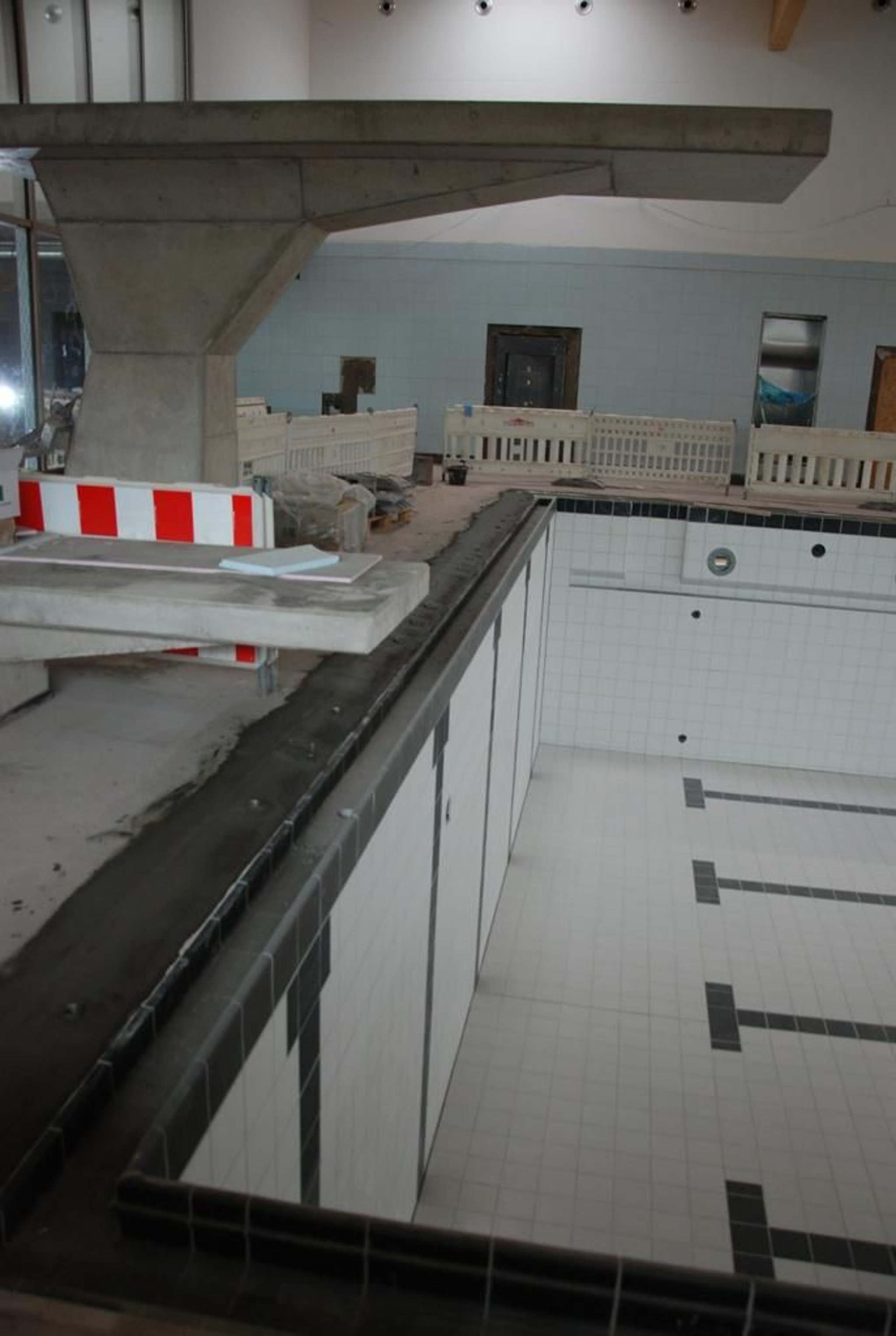 Neues Hallenbad Höxter: erster Blick auf Becken und Technik