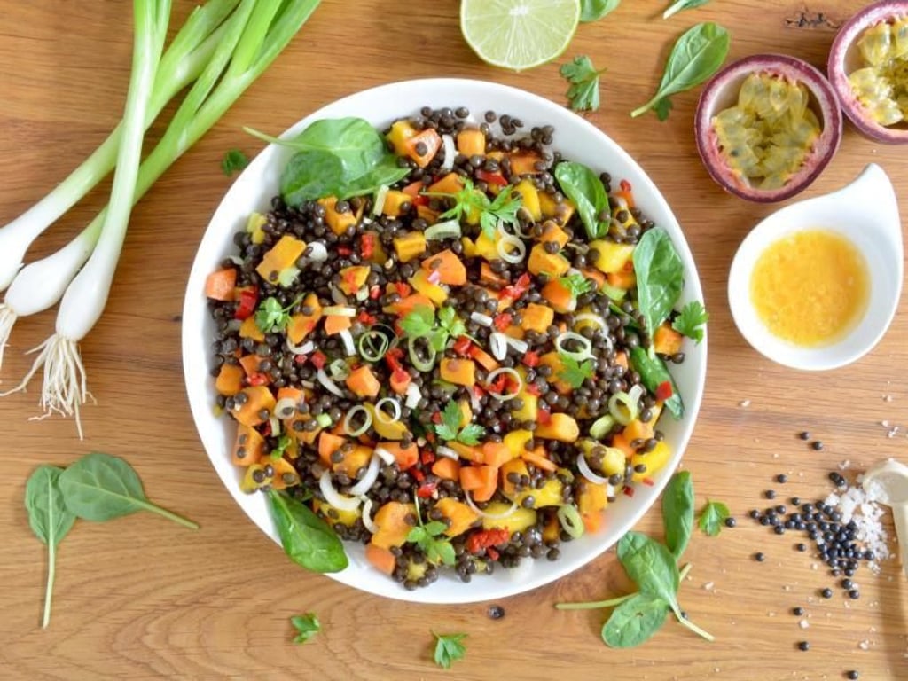 Exotischer Linsensalat mit Mango und Maracuja-Dressing