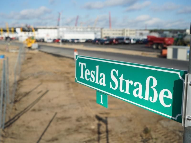 Tesla Plant Batterieproduktion Mit Neuer Technologie