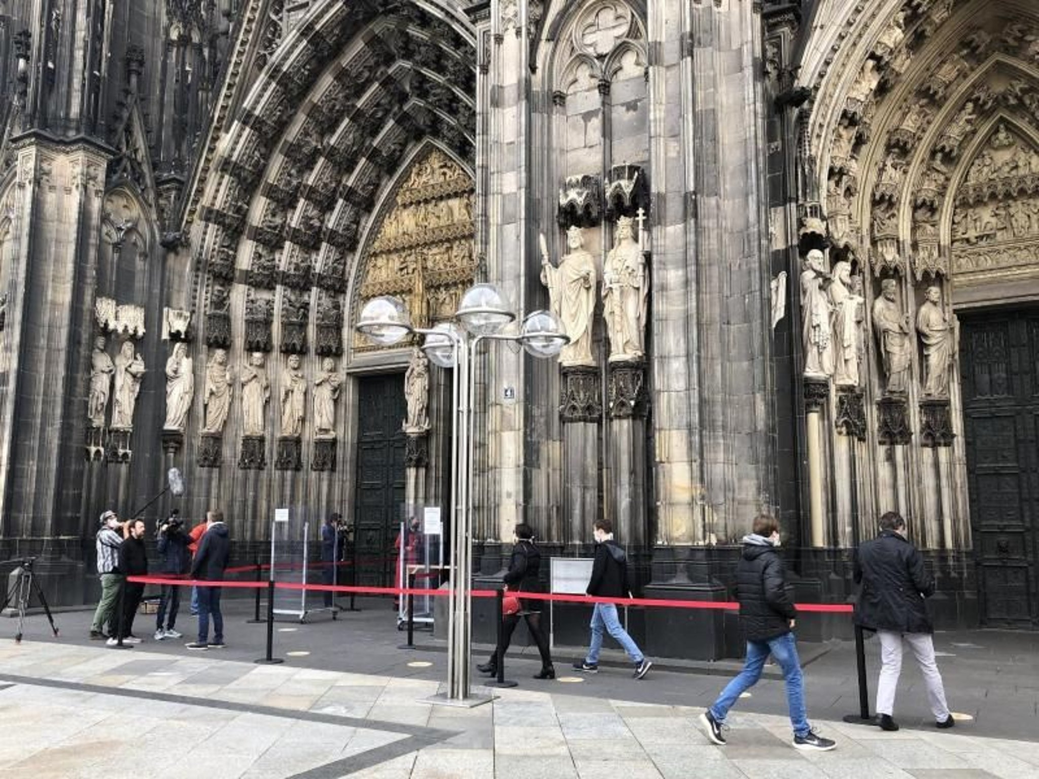 Erster Gottesdienst im Kölner Dom