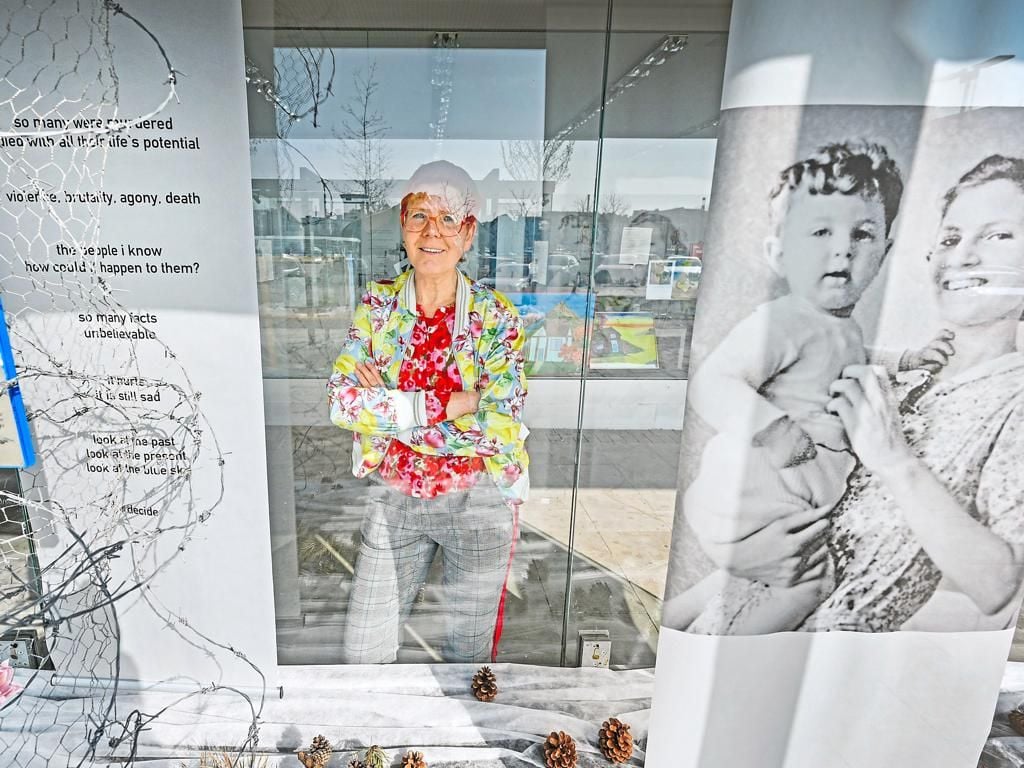 Raphaela Kula präsentiert in den Schauräumen eine Installation zum Vernichtungslager Sobibor.