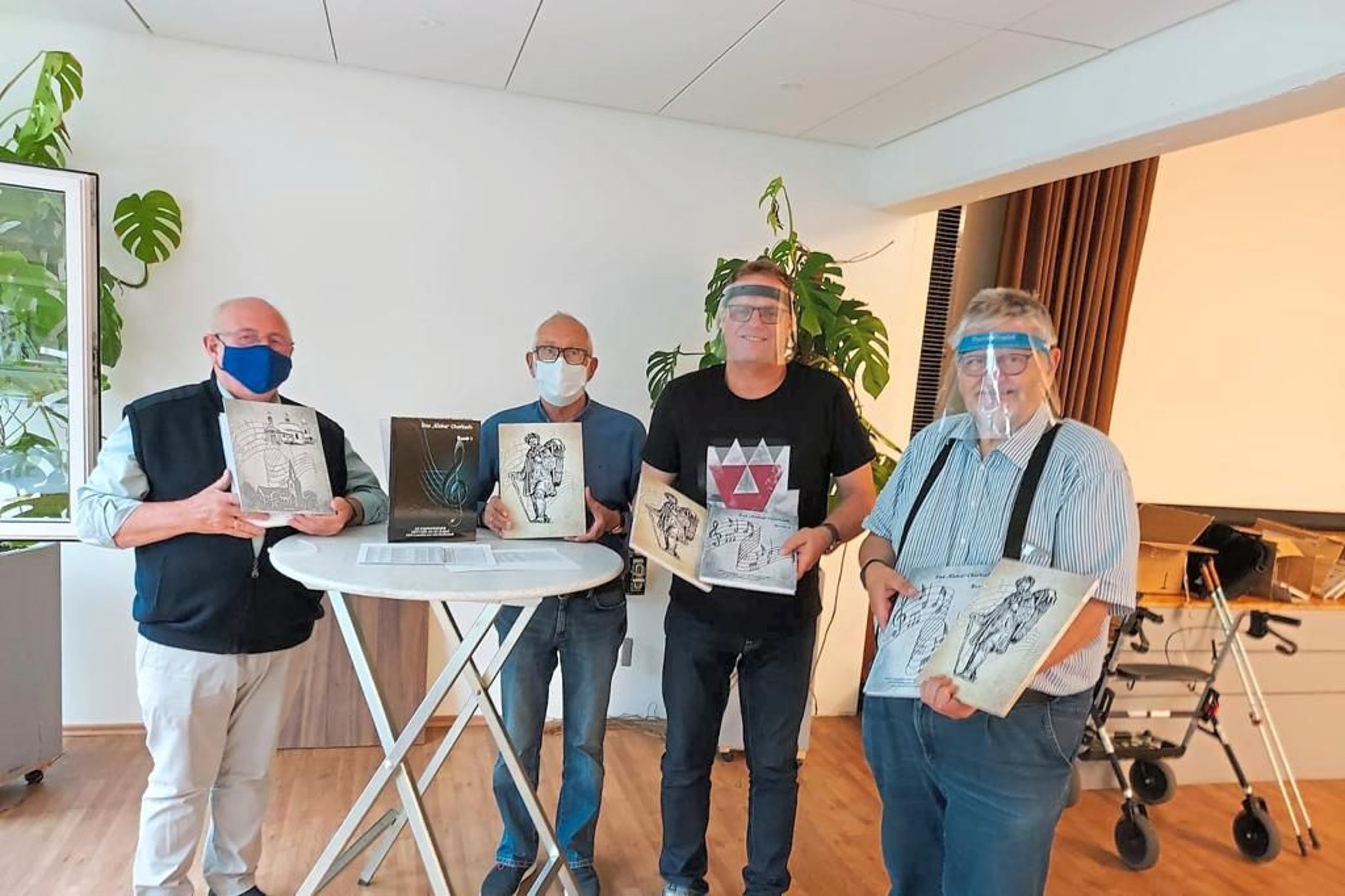 Neue Liederbücher für die Sänger