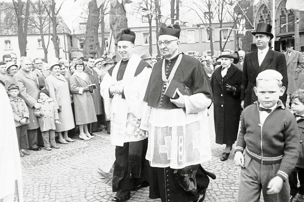 „Ehrlos, wehrlos, machtlos“