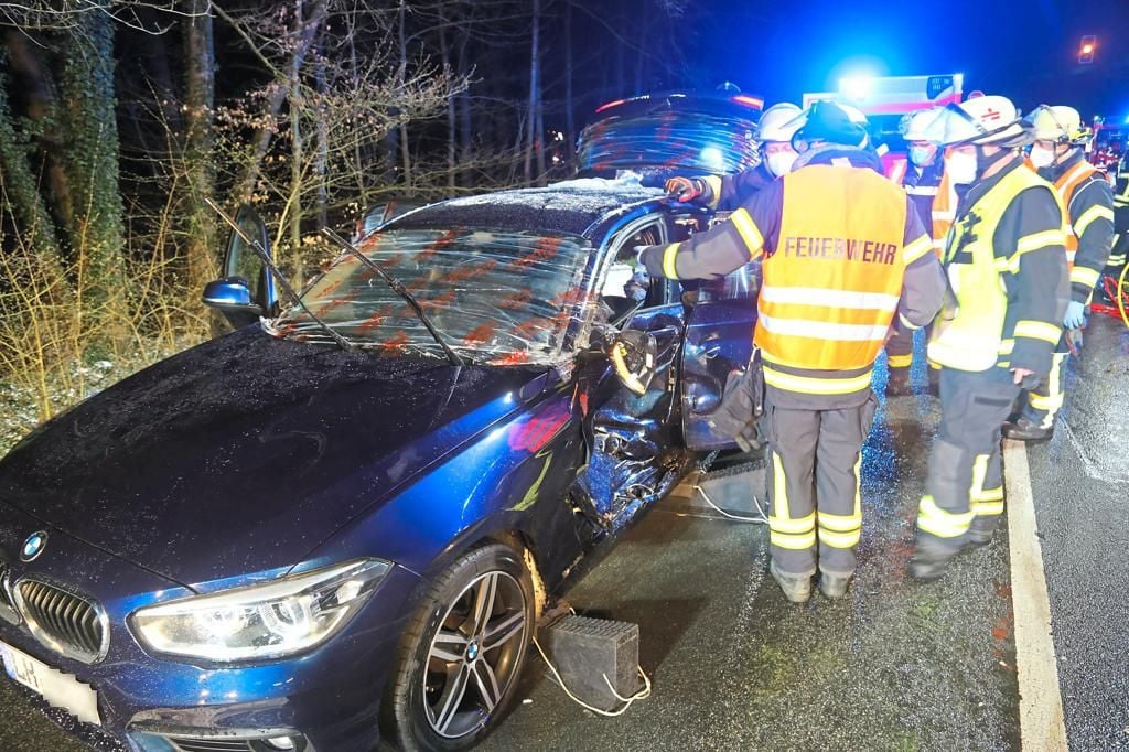 Feuerwehr Rettet BMW-Fahrerin