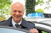 Als Kreisbrandmeister hat Heinz-Jürgen Gottmann seinen eigenen Einsatzwagen vor der Tür stehen. Er koordiniert die Feuerwehrangelegenheiten und berät den Landrat – alles im Ehrenamt. Dass er beruflich das Ressort Katastrophenschutz beim Kreis leitet, trifft sich gut.