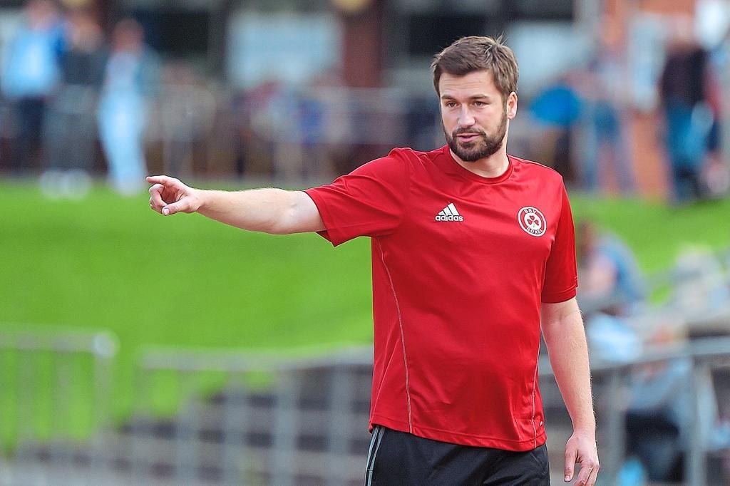 Sebastian Hänsel schickt Fußballer über den großen Teich