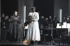 Gegenspielerinen in einer Inszenierung der Verdi-Oper, die mit vielen Klischees bricht: Amneris (Katja Starke, links) und Aida (Elisabeth Llewellyn).