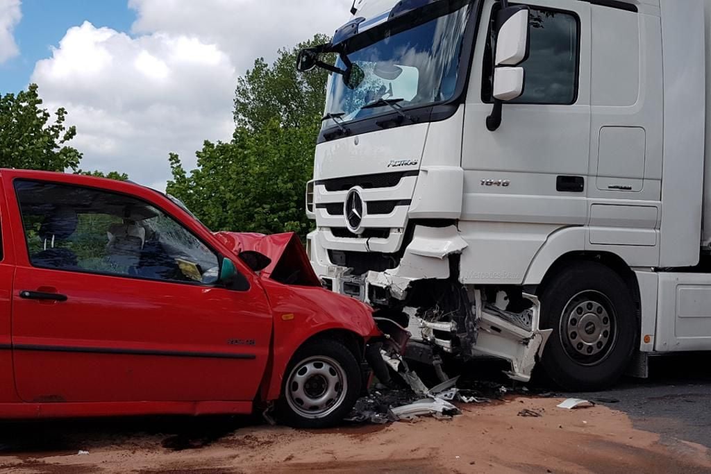 Autofahrerin Stirbt Bei Unfall