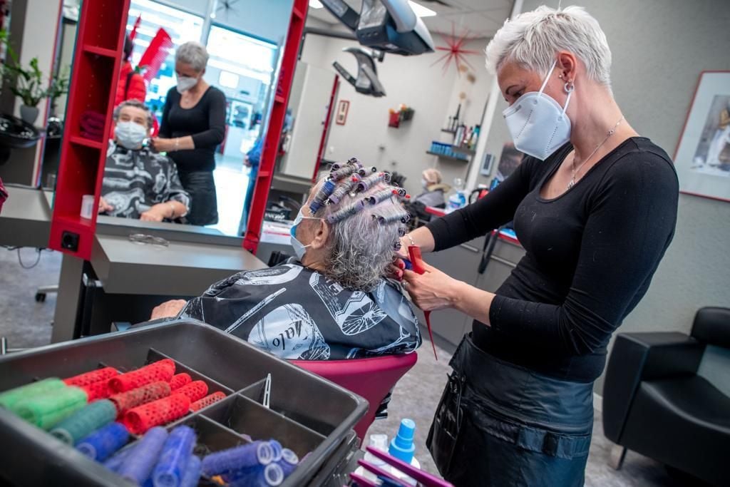 Friseur Montags Geöffnet Ohne Termin Warteliste bis Mitte Juni