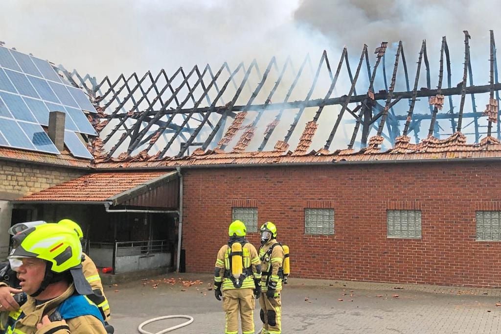 Stallbrand: Feuerwehren Im Einsatz