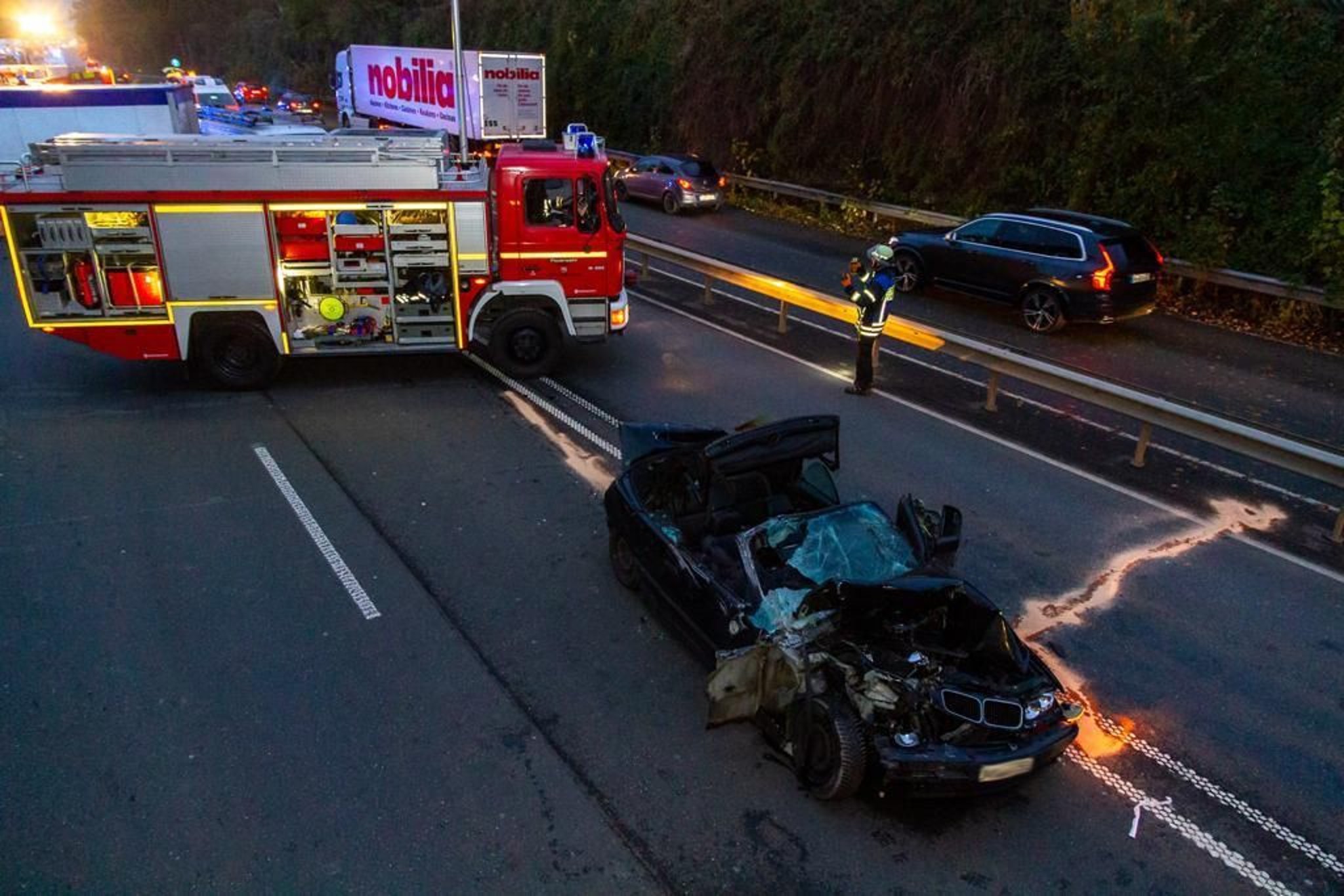 Vier Verletzte: Wieder schwerer Unfall auf der B482