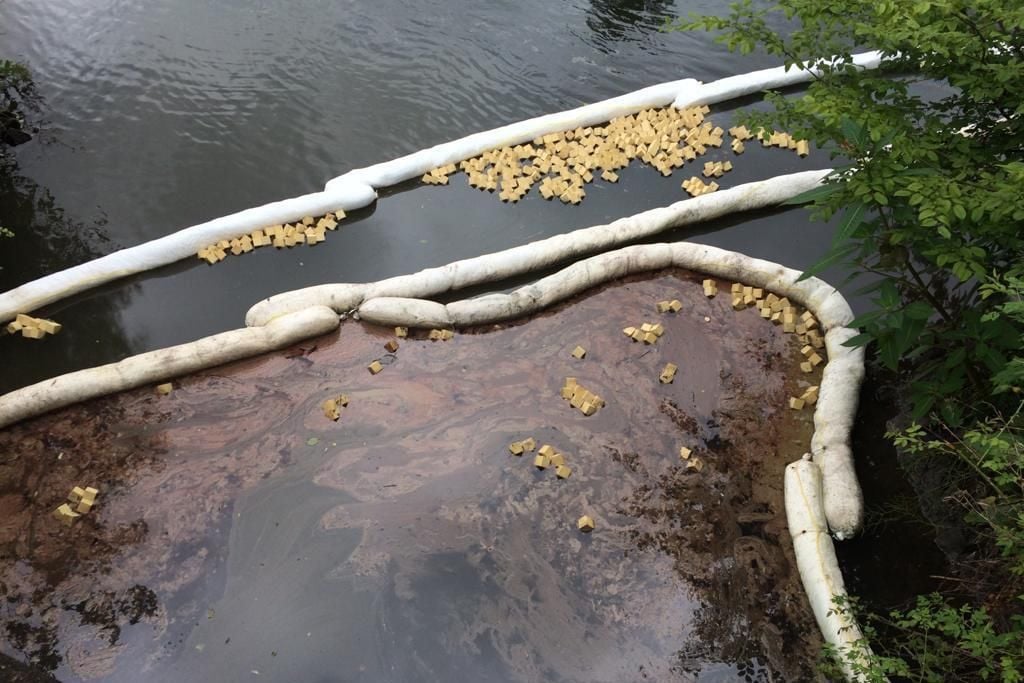 Wieder Öl im Wasser