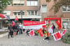 Verdi-Mitglieder haben den Betriebsrat Klaus Windhaus (6.v.l.) am Donnerstag vor dem Arbeitsgericht Münster unterstützt.