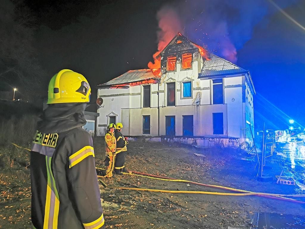 Haus Steht In Flammen