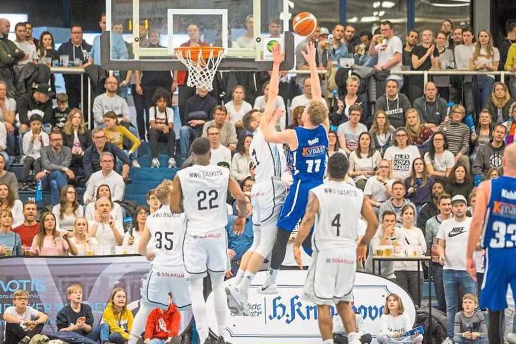 Auf die Breite kommt es an WWU Baskets lassen Erfurt abprallen
