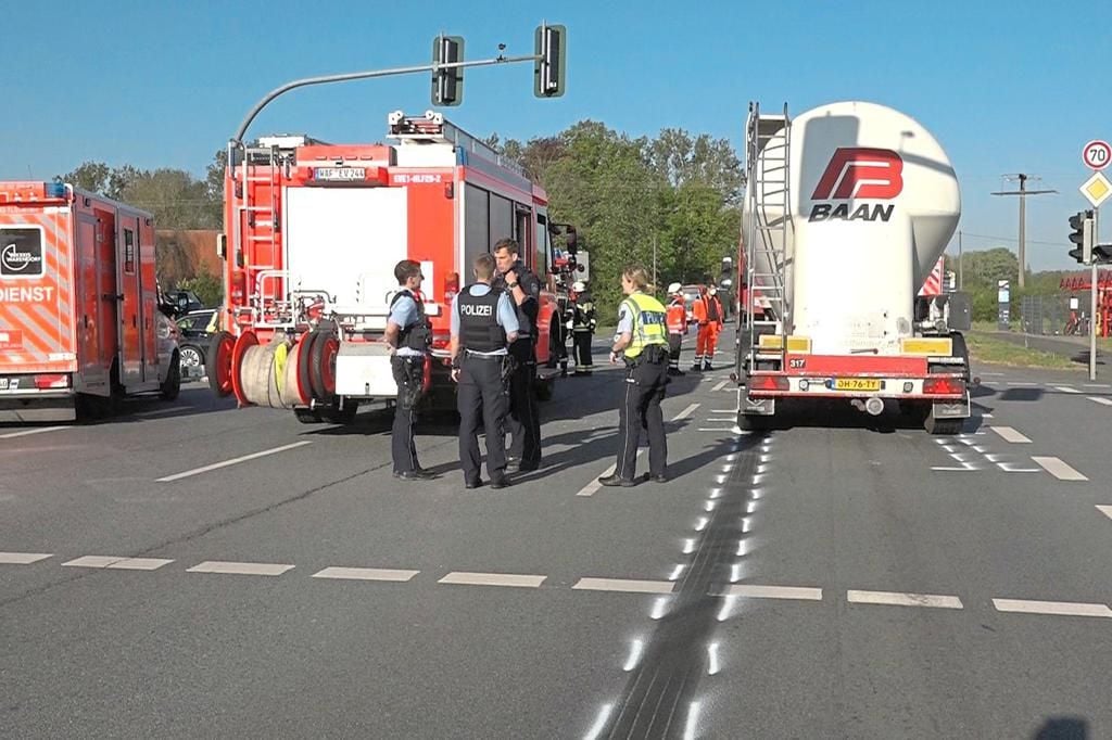 Feuerwehr-Einsatz in Silo - Von Straße abgekommen und überschlagen: B90n  voll gesperrt - Warnhinweis zu Rauchmeldern