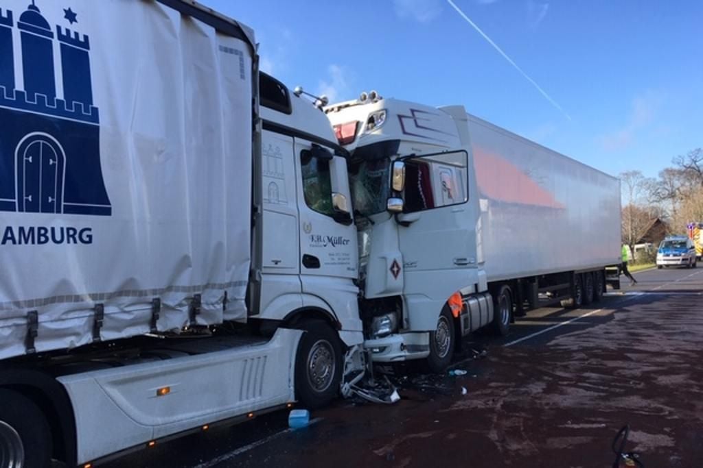 Lkw Prallen Zusammen: B 68 Gesperrt