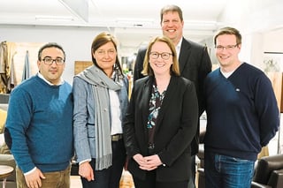 Katta eshakli etuk ayollar bilan porno Uy qurilishi porno Ust-Katav