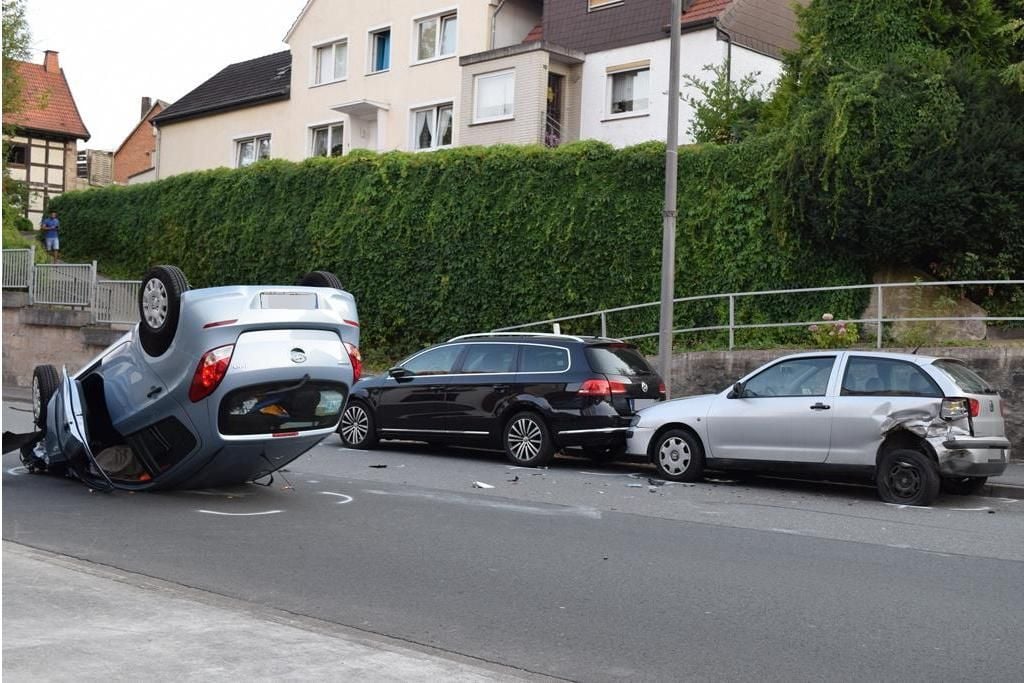 Mir Ist Jemand In Mein Parkendes Auto Gefahren Auf parkendes Auto gefahren