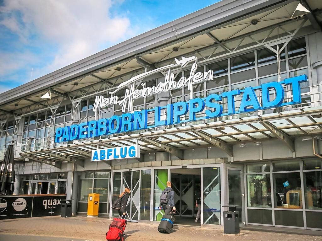 Flughafen Paderborn Lippstadt Büren Parken www.westfalen-blatt.de