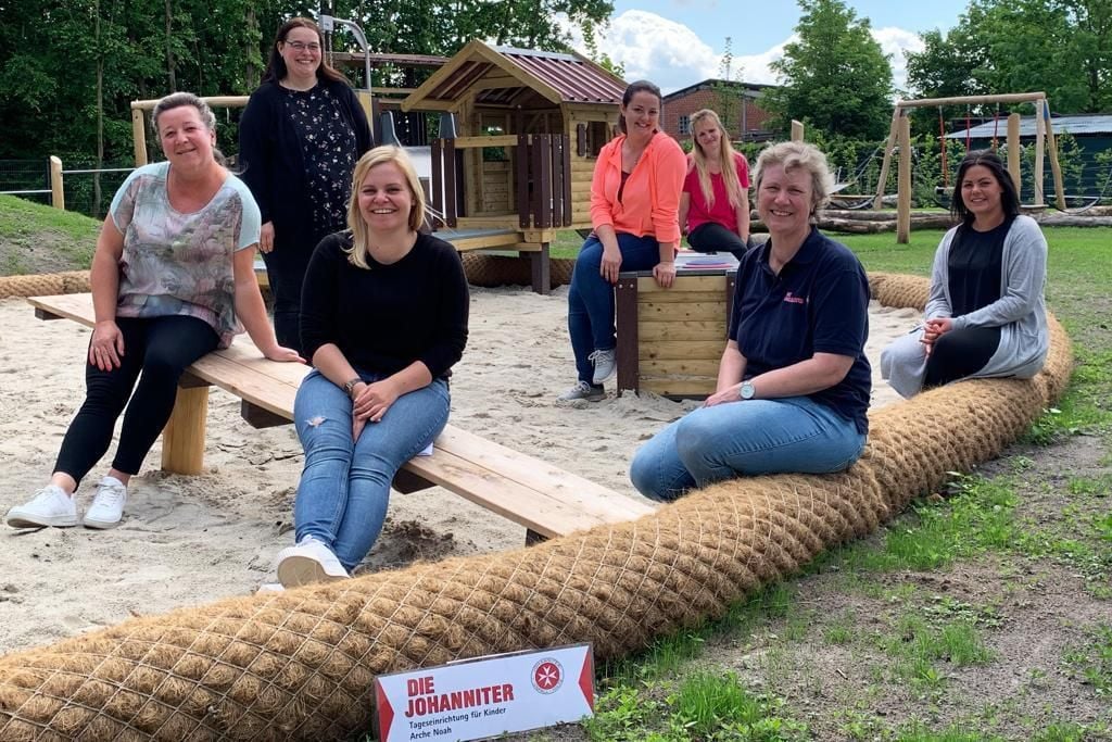 Kinder ziehen in Arche Noah