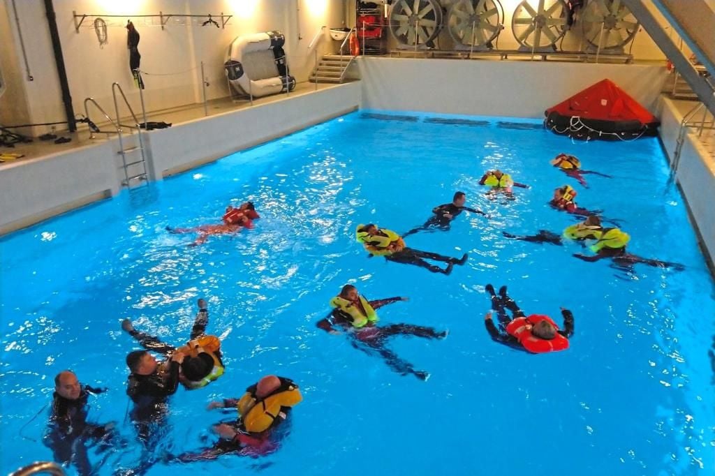 Überleben auf See trainiert