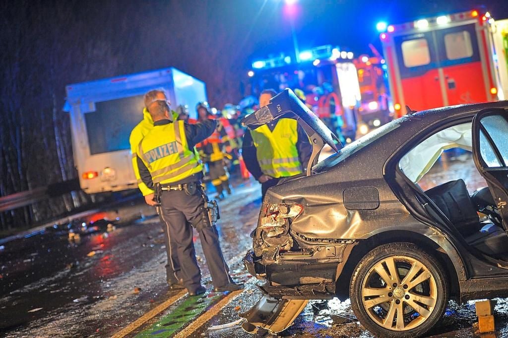 Zwei Schwerverletzte Bei Unfall Auf B 54