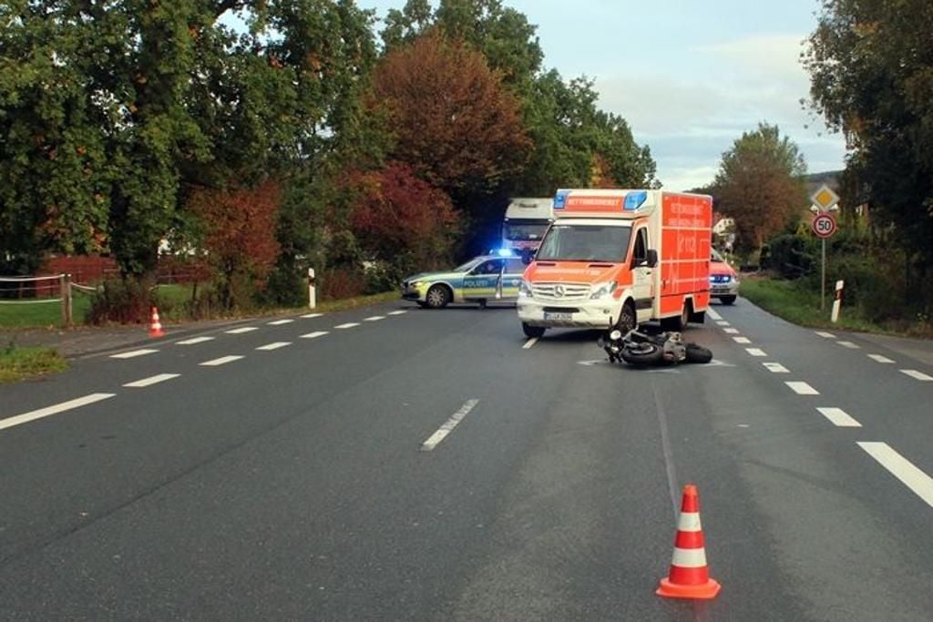 Unfall Auf Der B 239: Motorradfahrerin Schwer Verletzt