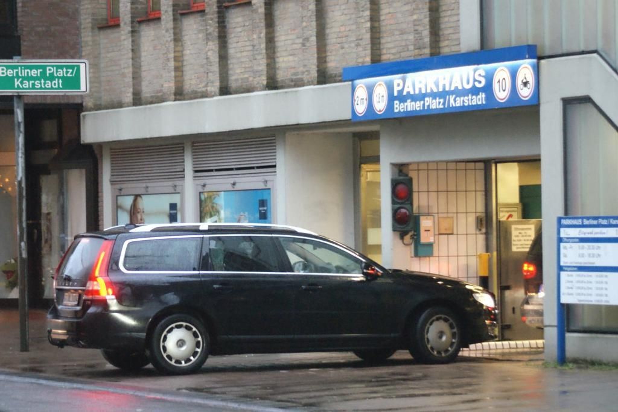 Sanierungsstau im Karstadt-Parkhaus