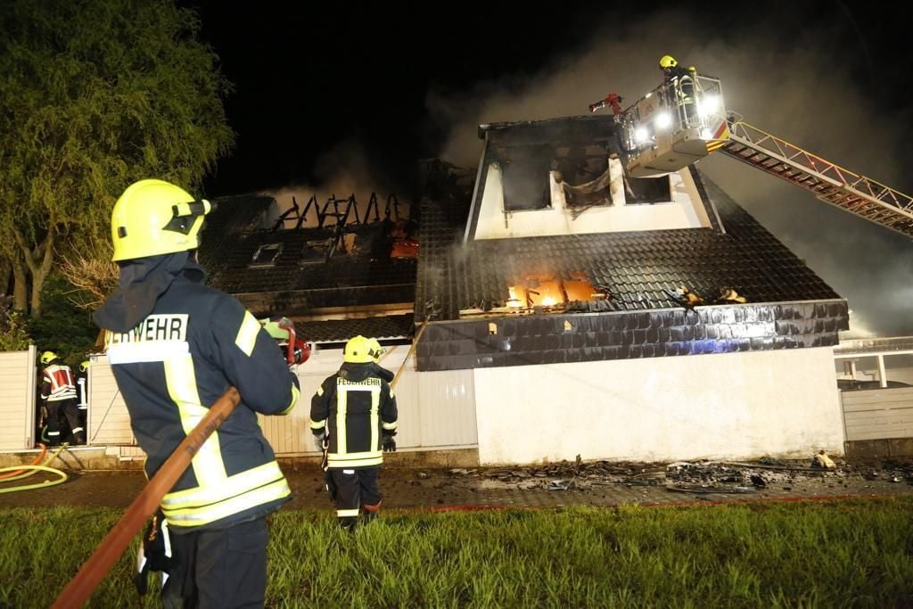 Wohnhaus Wird Raub Der Flammen