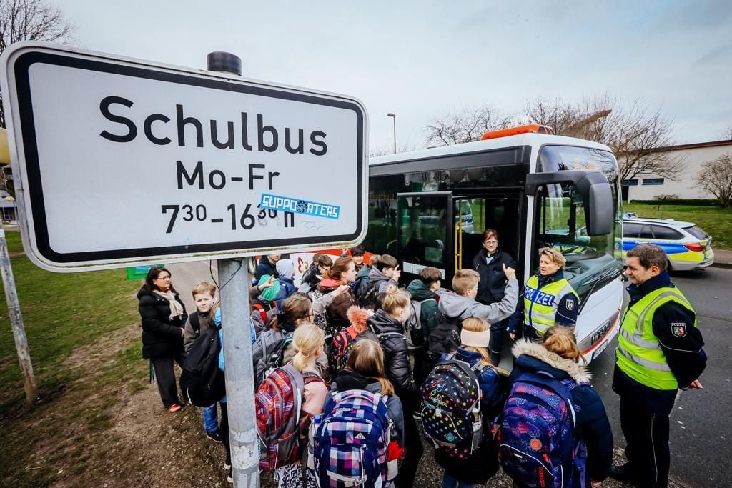 Was Ist Beim Ein Oder Aussteigen Von Kindern Richtig Busschule statt Klassenzimmer