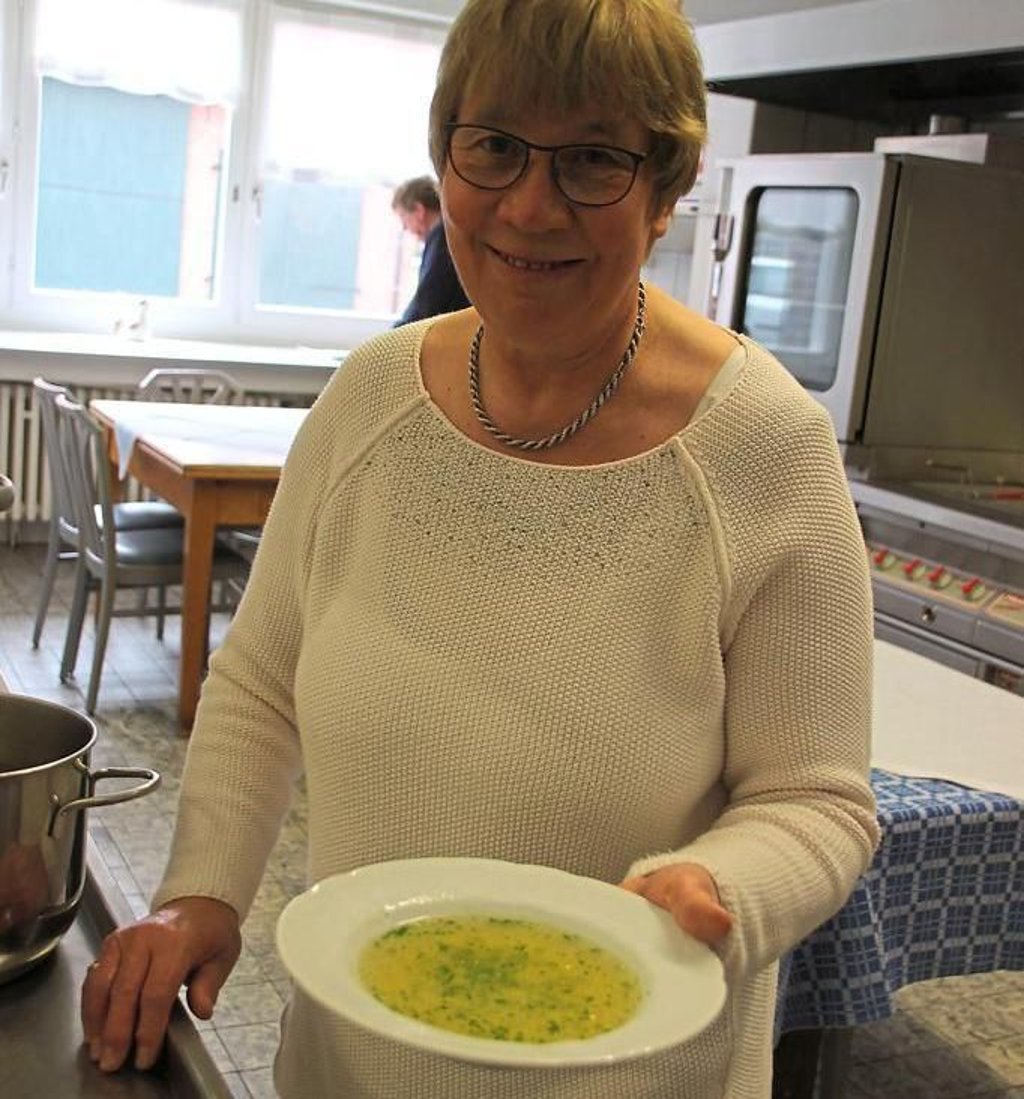 Annette Pliete kocht Hochzeitssuppe Annette Pliete kocht Hochzeitssuppe