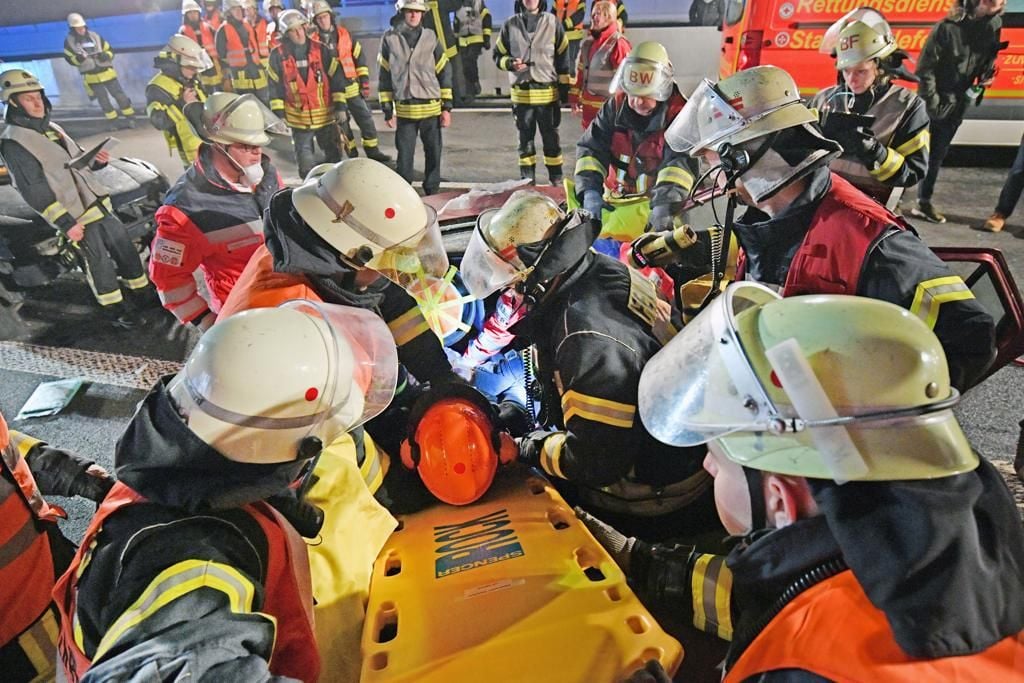 Retter Proben Ernstfall Auf A 33