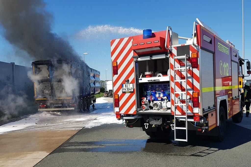 Lkw Brennt Auf Der A2